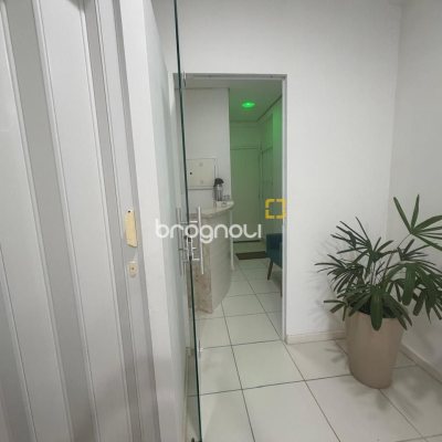 Sala com 37m², 1 garagem, no bairro Córrego Grande em Florianópolis