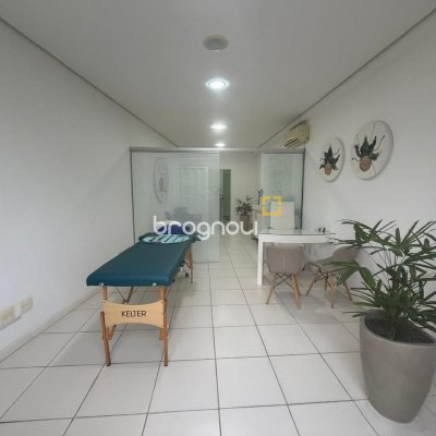 Sala com 37m², 1 garagem, no bairro Córrego Grande em Florianópolis