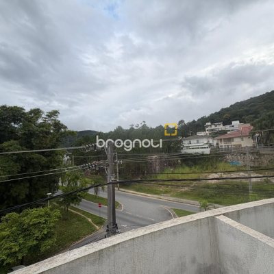 Sala com 37m², 1 garagem, no bairro Córrego Grande em Florianópolis