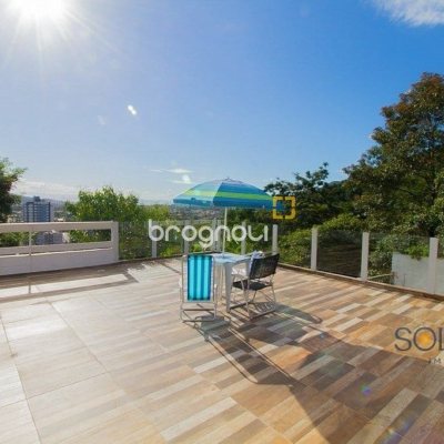 Pousada / Hotel com 376m², 10 quartos (sendo 3 suítes), no bairro Córrego Grande em Florianópolis