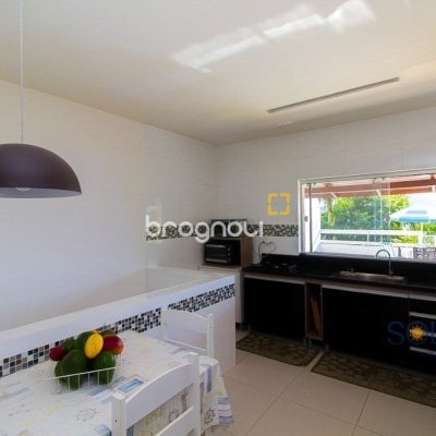 Pousada / Hotel com 376m², 10 quartos (sendo 3 suítes), no bairro Córrego Grande em Florianópolis