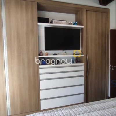 Casa de Condomínio com 542m², 6 quartos (sendo 3 suítes), 4 garagens, no bairro Cacupé em Florianópolis