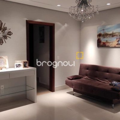 Casa de Condomínio com 542m², 6 quartos (sendo 3 suítes), 4 garagens, no bairro Cacupé em Florianópolis