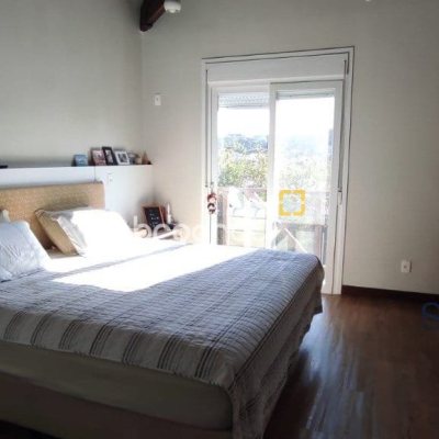 Casa de Condomínio com 542m², 6 quartos (sendo 3 suítes), 4 garagens, no bairro Cacupé em Florianópolis
