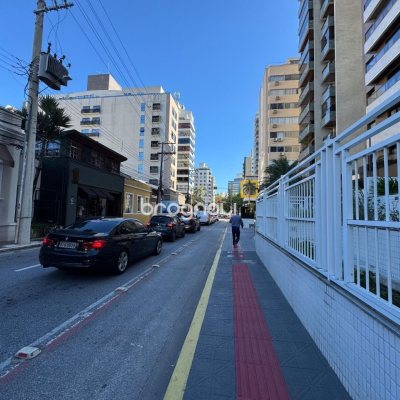 Apartamento com 119m², 3 quartos (sendo 1 suíte), 1 garagem, no bairro Centro em Florianópolis