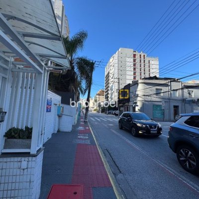 Apartamento com 119m², 3 quartos (sendo 1 suíte), 1 garagem, no bairro Centro em Florianópolis