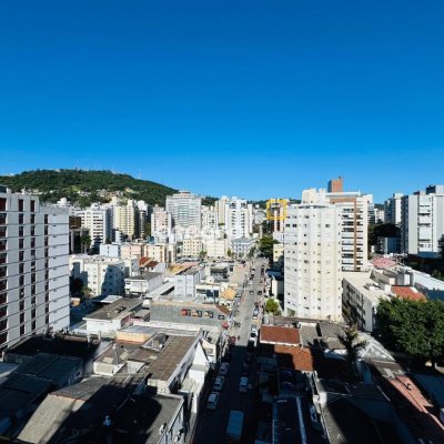 Apartamento com 119m², 3 quartos (sendo 1 suíte), 1 garagem, no bairro Centro em Florianópolis
