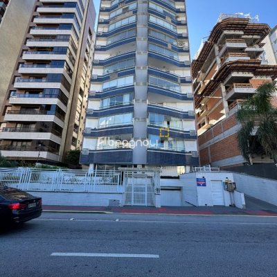 Apartamento com 119m², 3 quartos (sendo 1 suíte), 1 garagem, no bairro Centro em Florianópolis