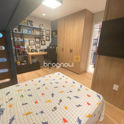 Casa com 511m², 5 quartos (sendo 3 suítes), 2 garagens, no bairro Pedra Branca em Palhoça