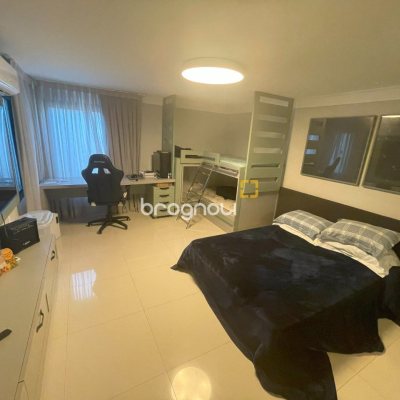 Casa com 511m², 5 quartos (sendo 3 suítes), 2 garagens, no bairro Pedra Branca em Palhoça