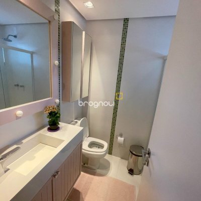 Casa com 511m², 5 quartos (sendo 3 suítes), 2 garagens, no bairro Pedra Branca em Palhoça
