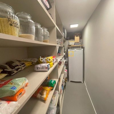 Casa com 511m², 5 quartos (sendo 3 suítes), 2 garagens, no bairro Pedra Branca em Palhoça