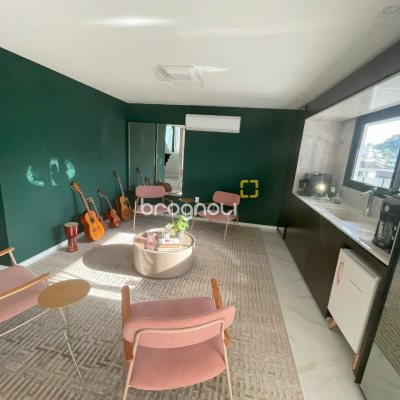 Casa com 511m², 5 quartos (sendo 3 suítes), 2 garagens, no bairro Pedra Branca em Palhoça