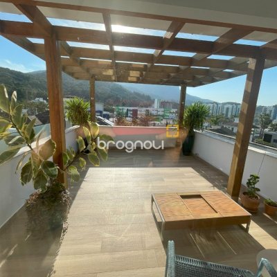 Casa com 511m², 5 quartos (sendo 3 suítes), 2 garagens, no bairro Pedra Branca em Palhoça
