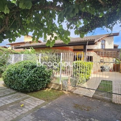 Casa com 430m², 7 quartos (sendo 5 suítes), 2 garagens, no bairro Jurerê em Florianópolis