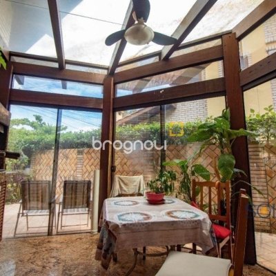 Casa com 430m², 7 quartos (sendo 5 suítes), 2 garagens, no bairro Jurerê em Florianópolis