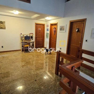 Casa com 430m², 7 quartos (sendo 5 suítes), 2 garagens, no bairro Jurerê em Florianópolis