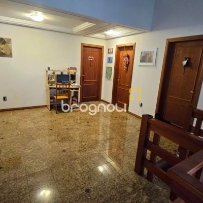 Casa com 430m², 7 quartos (sendo 5 suítes), 2 garagens, no bairro Jurerê em Florianópolis