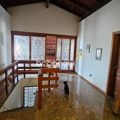 Casa com 430m², 7 quartos (sendo 5 suítes), 2 garagens, no bairro Jurerê em Florianópolis