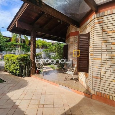 Casa com 430m², 7 quartos (sendo 5 suítes), 2 garagens, no bairro Jurerê em Florianópolis