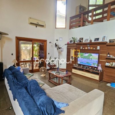 Casa com 430m², 7 quartos (sendo 5 suítes), 2 garagens, no bairro Jurerê em Florianópolis