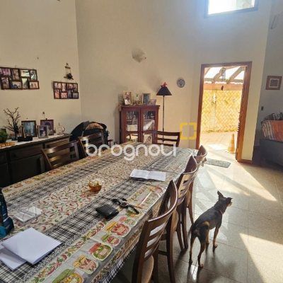 Casa com 430m², 7 quartos (sendo 5 suítes), 2 garagens, no bairro Jurerê em Florianópolis