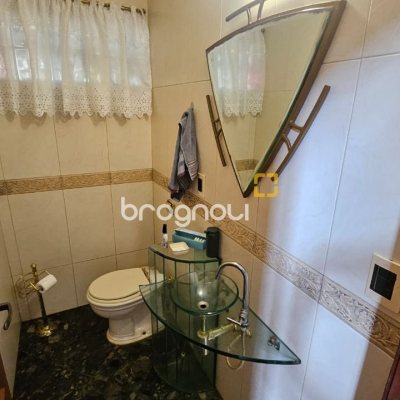 Casa com 430m², 7 quartos (sendo 5 suítes), 2 garagens, no bairro Jurerê em Florianópolis