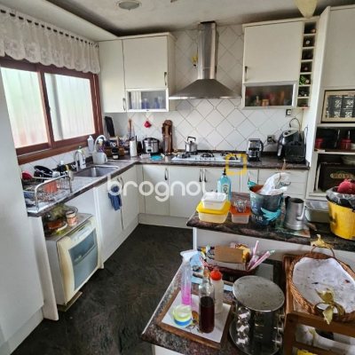 Casa com 430m², 7 quartos (sendo 5 suítes), 2 garagens, no bairro Jurerê em Florianópolis