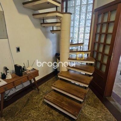 Casa com 430m², 7 quartos (sendo 5 suítes), 2 garagens, no bairro Jurerê em Florianópolis