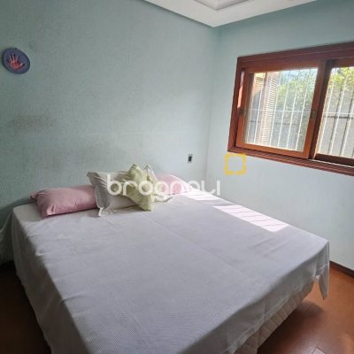 Casa com 430m², 7 quartos (sendo 5 suítes), 2 garagens, no bairro Jurerê em Florianópolis