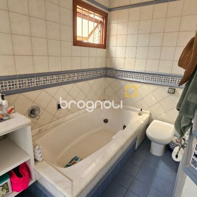 Casa com 430m², 7 quartos (sendo 5 suítes), 2 garagens, no bairro Jurerê em Florianópolis