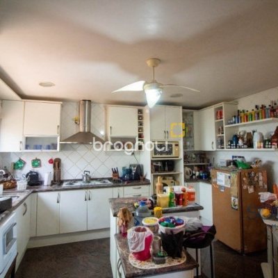 Casa com 430m², 7 quartos (sendo 5 suítes), 2 garagens, no bairro Jurerê em Florianópolis