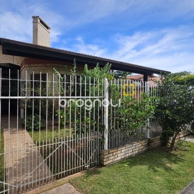 Casa com 430m², 7 quartos (sendo 5 suítes), 2 garagens, no bairro Jurerê em Florianópolis