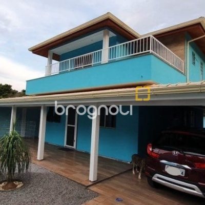 Casa com 199m², 5 quartos (sendo 3 suítes), 2 garagens, no bairro Ingleses do Rio Vermelho em Florianópolis