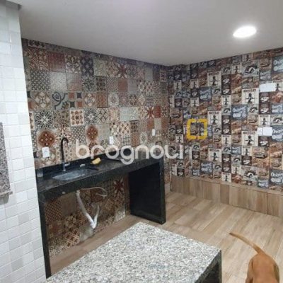 Casa com 199m², 5 quartos (sendo 3 suítes), 2 garagens, no bairro Ingleses do Rio Vermelho em Florianópolis
