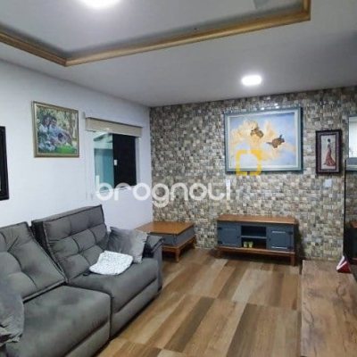 Casa com 199m², 5 quartos (sendo 3 suítes), 2 garagens, no bairro Ingleses do Rio Vermelho em Florianópolis