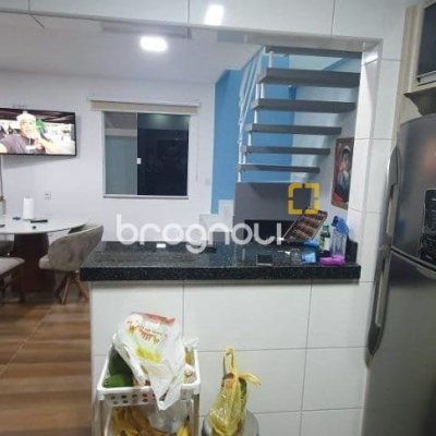 Casa com 199m², 5 quartos (sendo 3 suítes), 2 garagens, no bairro Ingleses do Rio Vermelho em Florianópolis