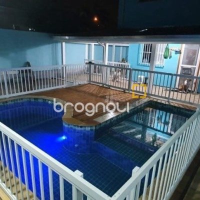Casa com 199m², 5 quartos (sendo 3 suítes), 2 garagens, no bairro Ingleses do Rio Vermelho em Florianópolis