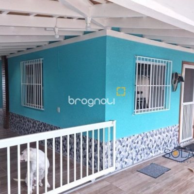 Casa com 199m², 5 quartos (sendo 3 suítes), 2 garagens, no bairro Ingleses do Rio Vermelho em Florianópolis