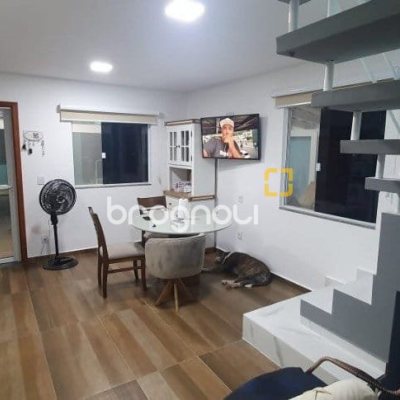 Casa com 199m², 5 quartos (sendo 3 suítes), 2 garagens, no bairro Ingleses do Rio Vermelho em Florianópolis