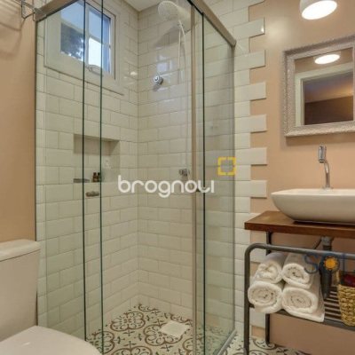 Pousada / Hotel com 350m², 10 quartos (sendo 10 suítes), no bairro Canasvieiras em Florianópolis