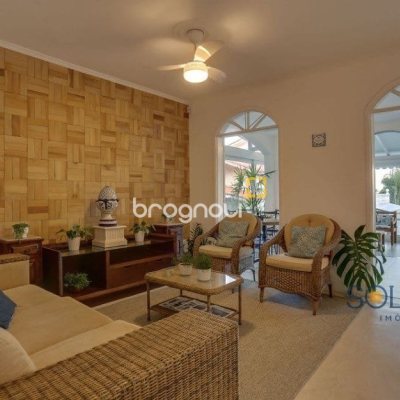 Pousada / Hotel com 350m², 10 quartos (sendo 10 suítes), no bairro Canasvieiras em Florianópolis
