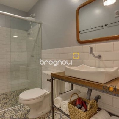 Pousada / Hotel com 350m², 10 quartos (sendo 10 suítes), no bairro Canasvieiras em Florianópolis