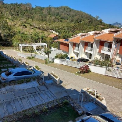 Casa de Condomínio com 149m², 3 quartos (sendo 1 suíte), 2 garagens, no bairro Sambaqui em Florianópolis