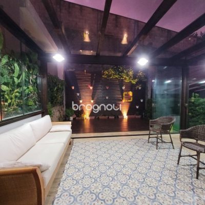 Casa de Condomínio com 149m², 3 quartos (sendo 1 suíte), 2 garagens, no bairro Sambaqui em Florianópolis