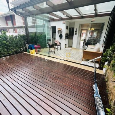 Casa de Condomínio com 149m², 3 quartos (sendo 1 suíte), 2 garagens, no bairro Sambaqui em Florianópolis