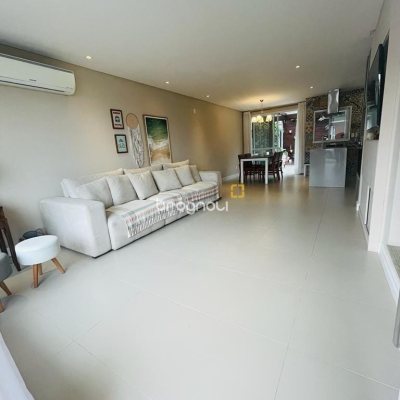 Casa de Condomínio com 149m², 3 quartos (sendo 1 suíte), 2 garagens, no bairro Sambaqui em Florianópolis