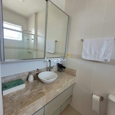 Casa de Condomínio com 149m², 3 quartos (sendo 1 suíte), 2 garagens, no bairro Sambaqui em Florianópolis