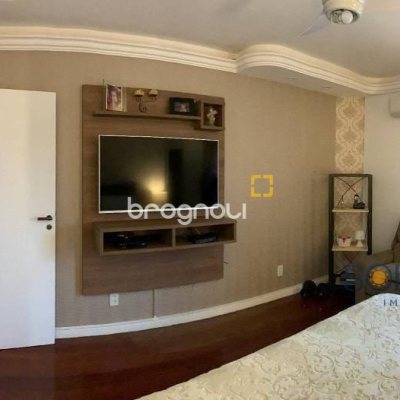 Casa com 214m², 4 quartos (sendo 1 suíte), 4 garagens, no bairro Carianos em Florianópolis