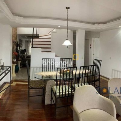 Casa com 214m², 4 quartos (sendo 1 suíte), 4 garagens, no bairro Carianos em Florianópolis
